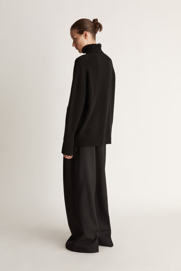 Cashmere Turtleneck in Black
