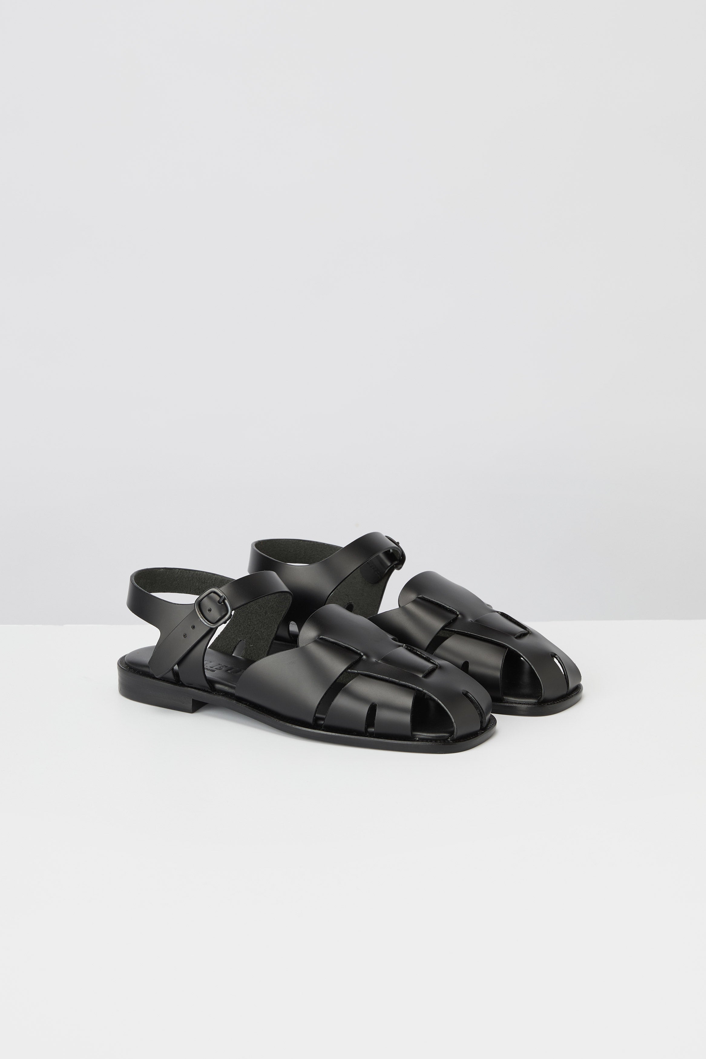 Hereu Pedra レザー フィッシャーマン サンダル PEDRA - Men's Squared Closed-Toe Fisherman Sandal – Hereu Studio